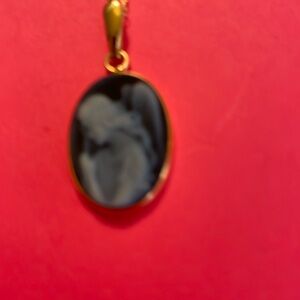 Beautiful angel pendant . New. 18 inch gold chain.